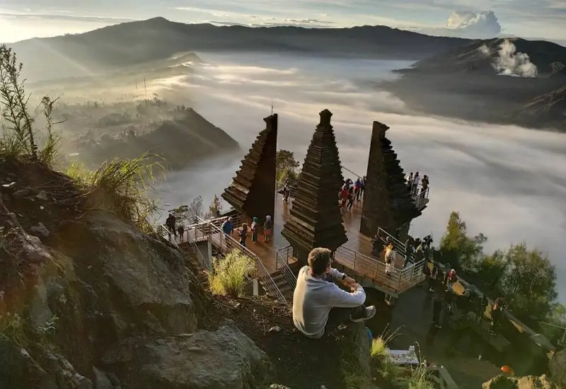 Seruni Point, Spot Berburu Golden Sunrise Terbaik di Bromo (1)