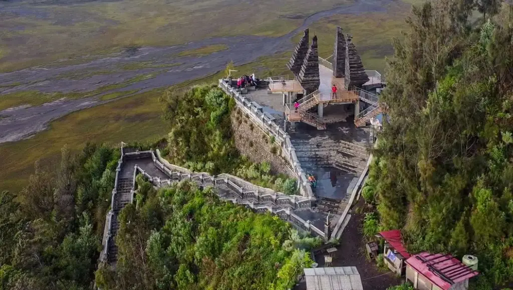 Seruni Point, Spot Berburu Golden Sunrise Terbaik di Bromo