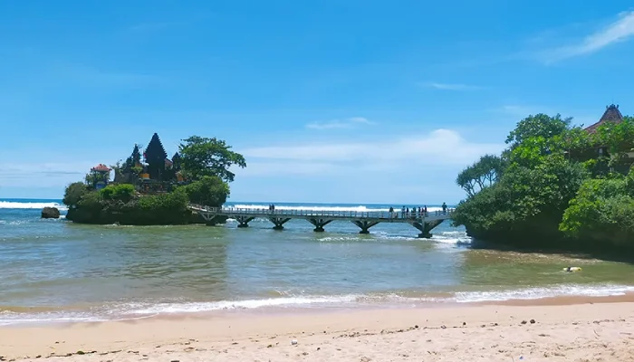 Pantai Balekambang tempat wisata malang