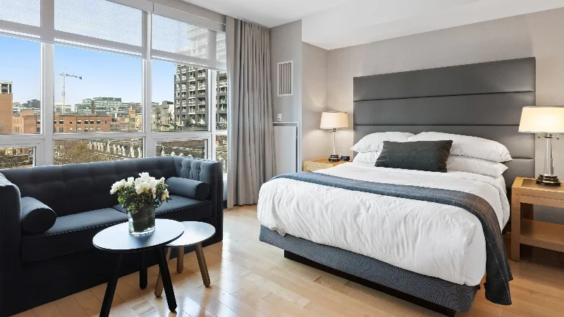 Staycation hotel Mengecek Akses Wi-Fi dan AC