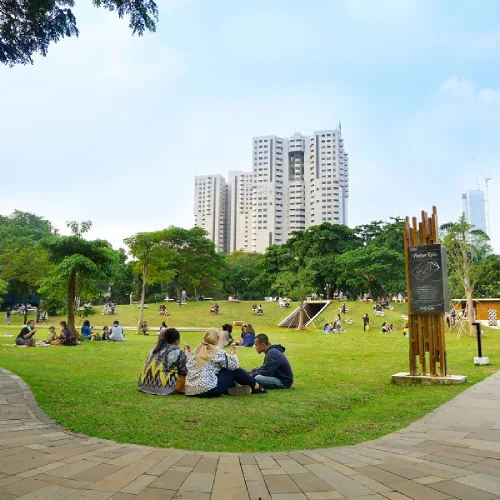 Tempat Wisata di jakarta Hutan Kota Senayan
