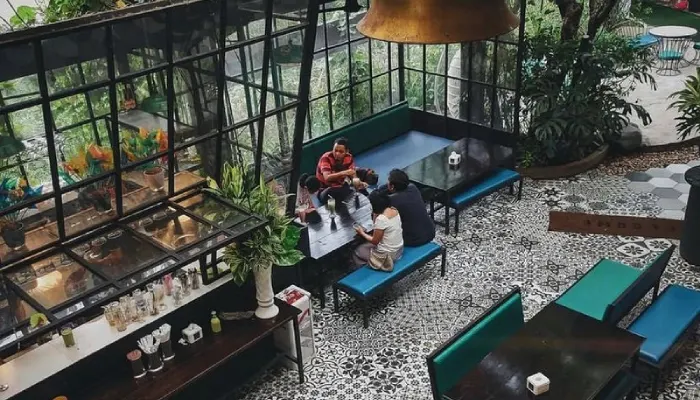Cafe Konsep Garden di Jabodetabek Kitiran Family Resto & Cafe