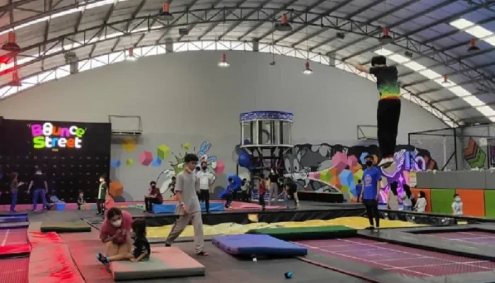 Destinasi wisata indoor jabodetabek Bounce Street Asia Trampoline Park