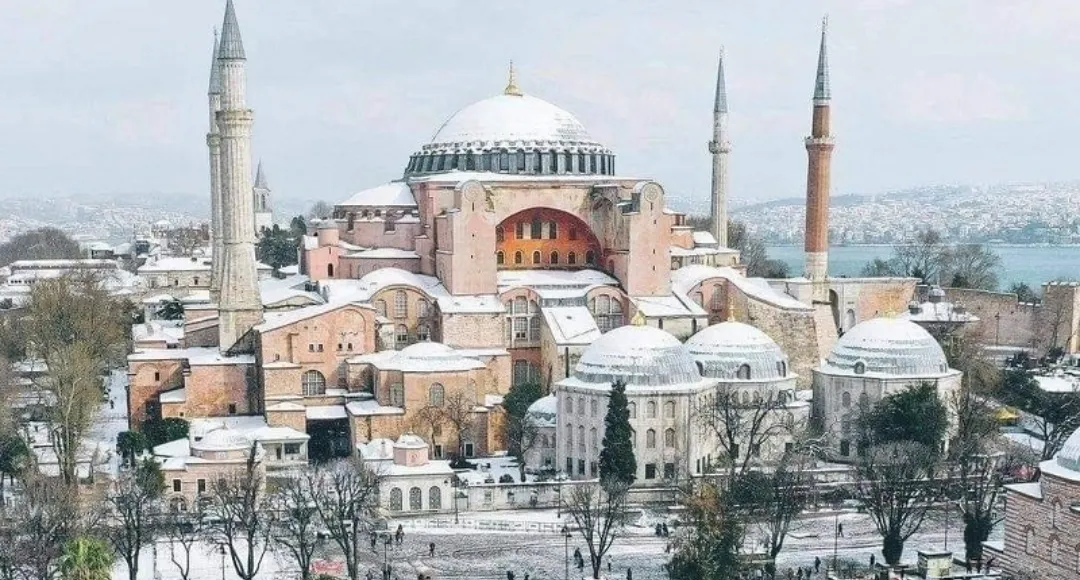 9 Tempat Wisata Gratis di Istanbul yang Bikin Kamu Lupa Daratan!