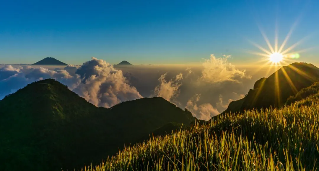 Rekomendasi 7 Gunung Indah di Pulau Jawa yang Ramah Pemula